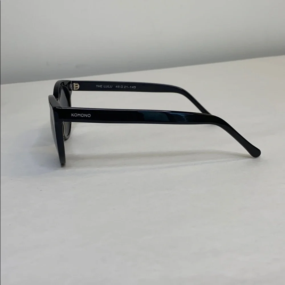 NEW KOMONO Lulu glossy black sunglasses  🕶